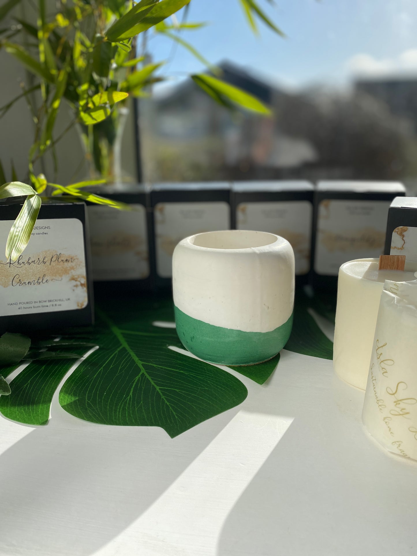 "Isla" Refillable Candle - Green & White