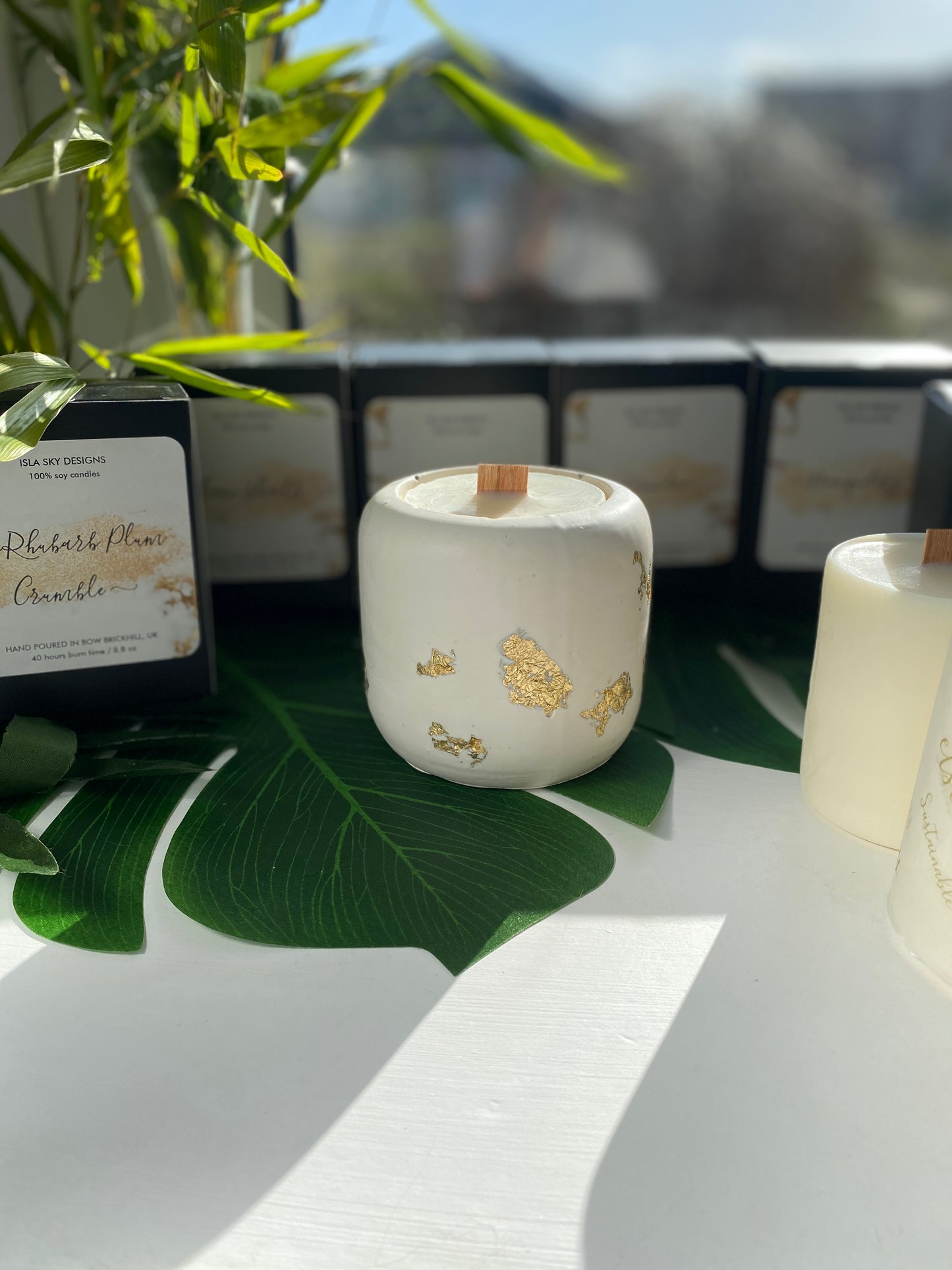 "Isla" Refillable Candle - Gold & White